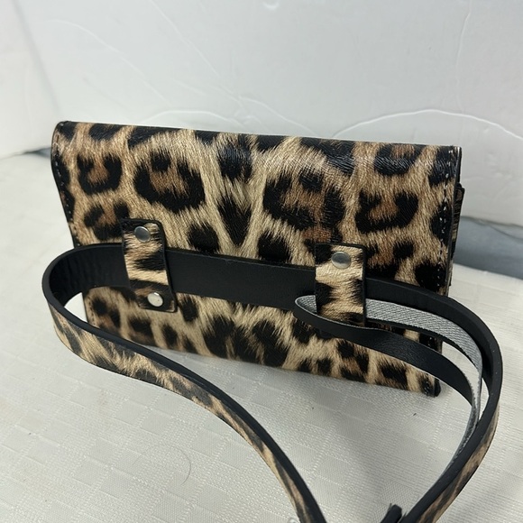 VINCE CAMUTO FANY PACK LEOPAR BAG ON THE BELT - Picture 3 of 7